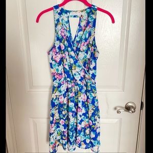 Beautiful Floral Dress with keyhole back!